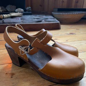 Lotta's highwood maryjane clogs